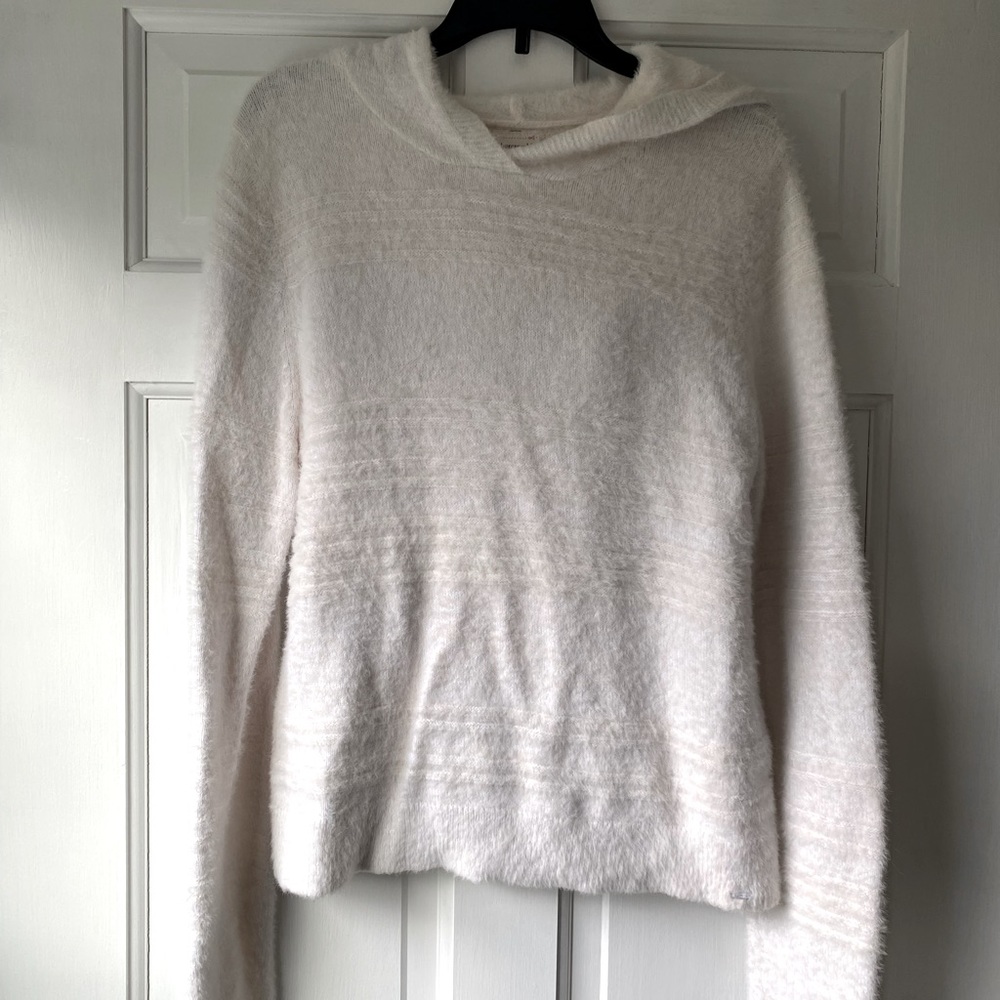 Abercrombie Kids sweater in white size 13/14